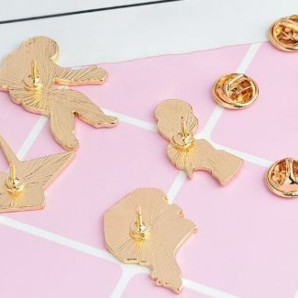 Polar Bear Pin Brooch - Picture 2 of 2